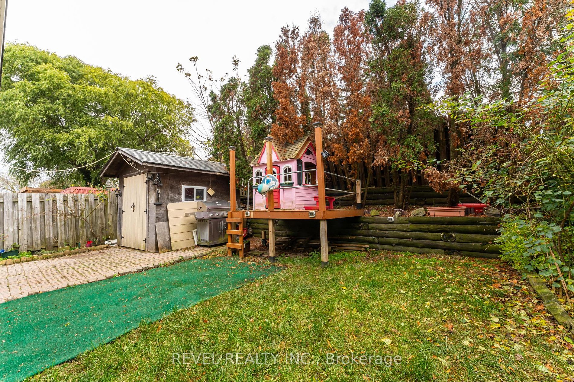 39 Twinoaks Cres