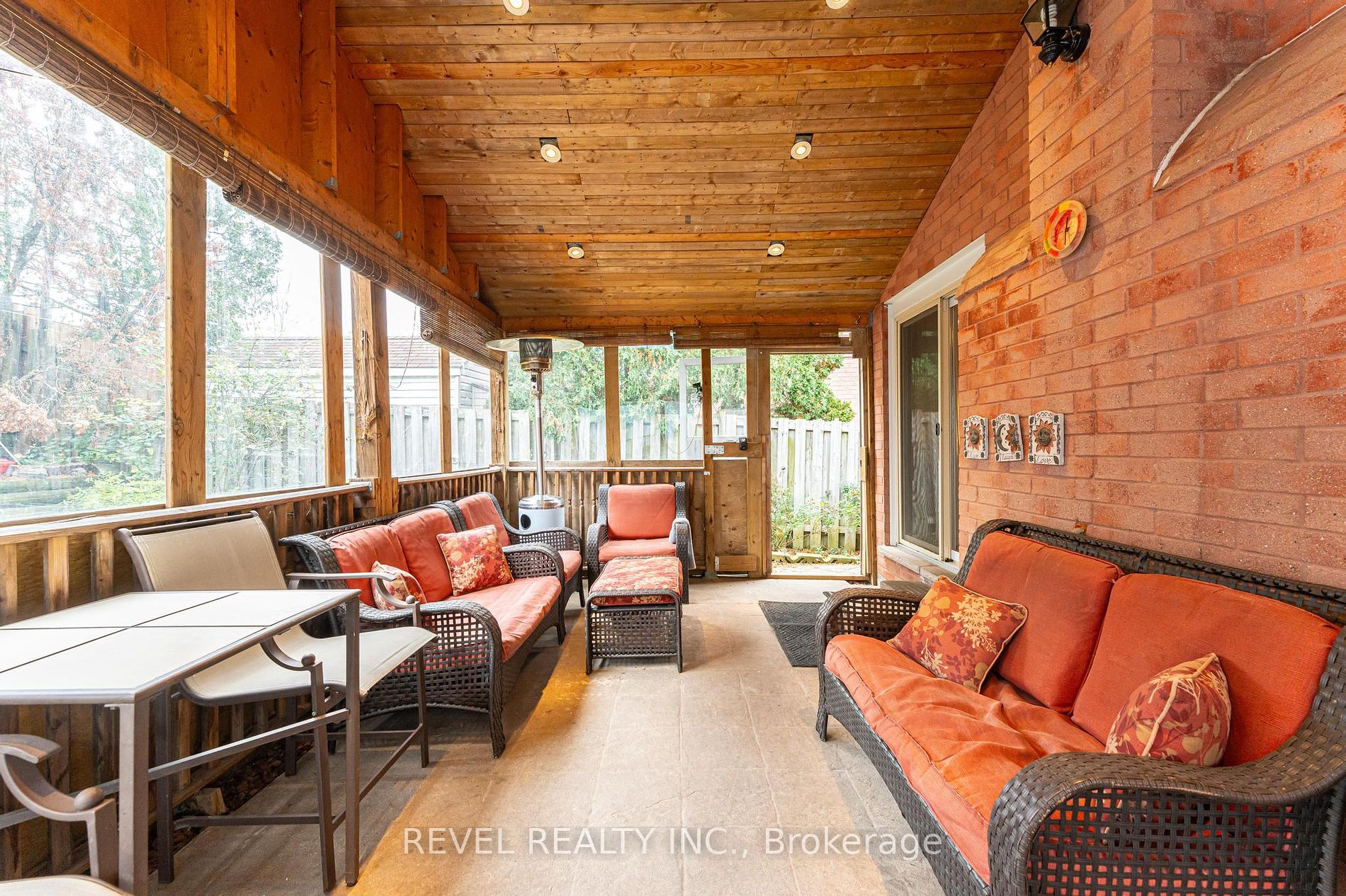 39 Twinoaks Cres