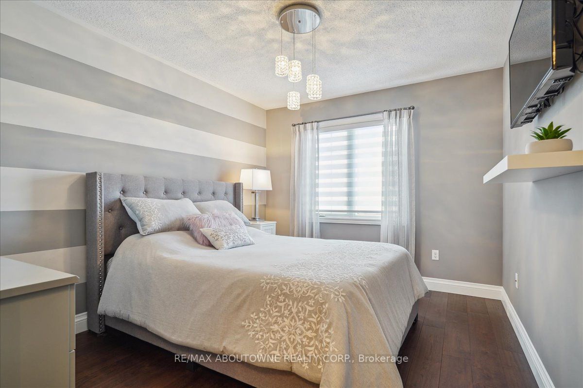 8 Mcknight Ave