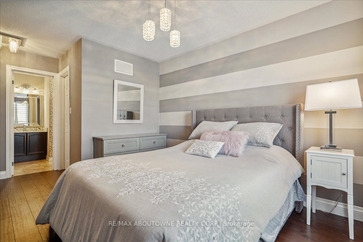 8 Mcknight Ave