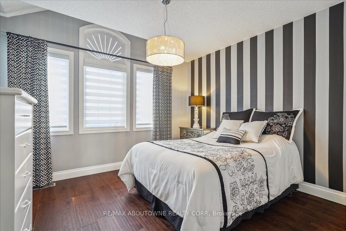 8 Mcknight Ave