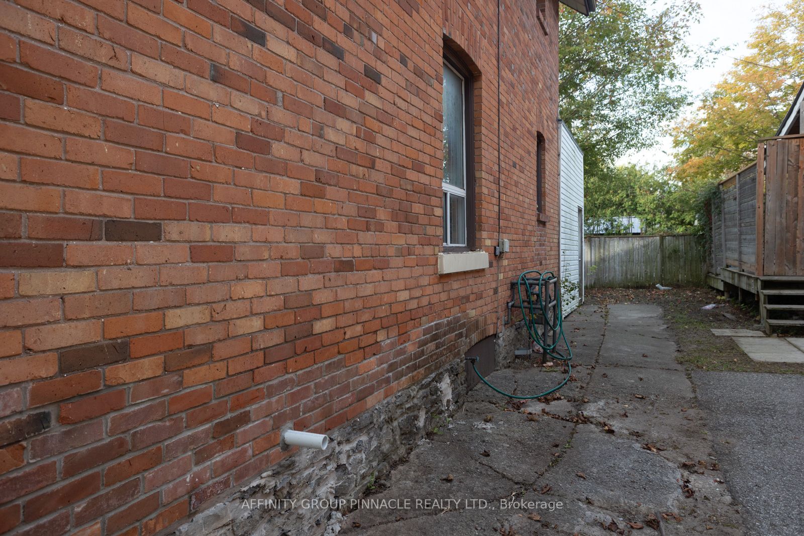 33 St Lawrence Street