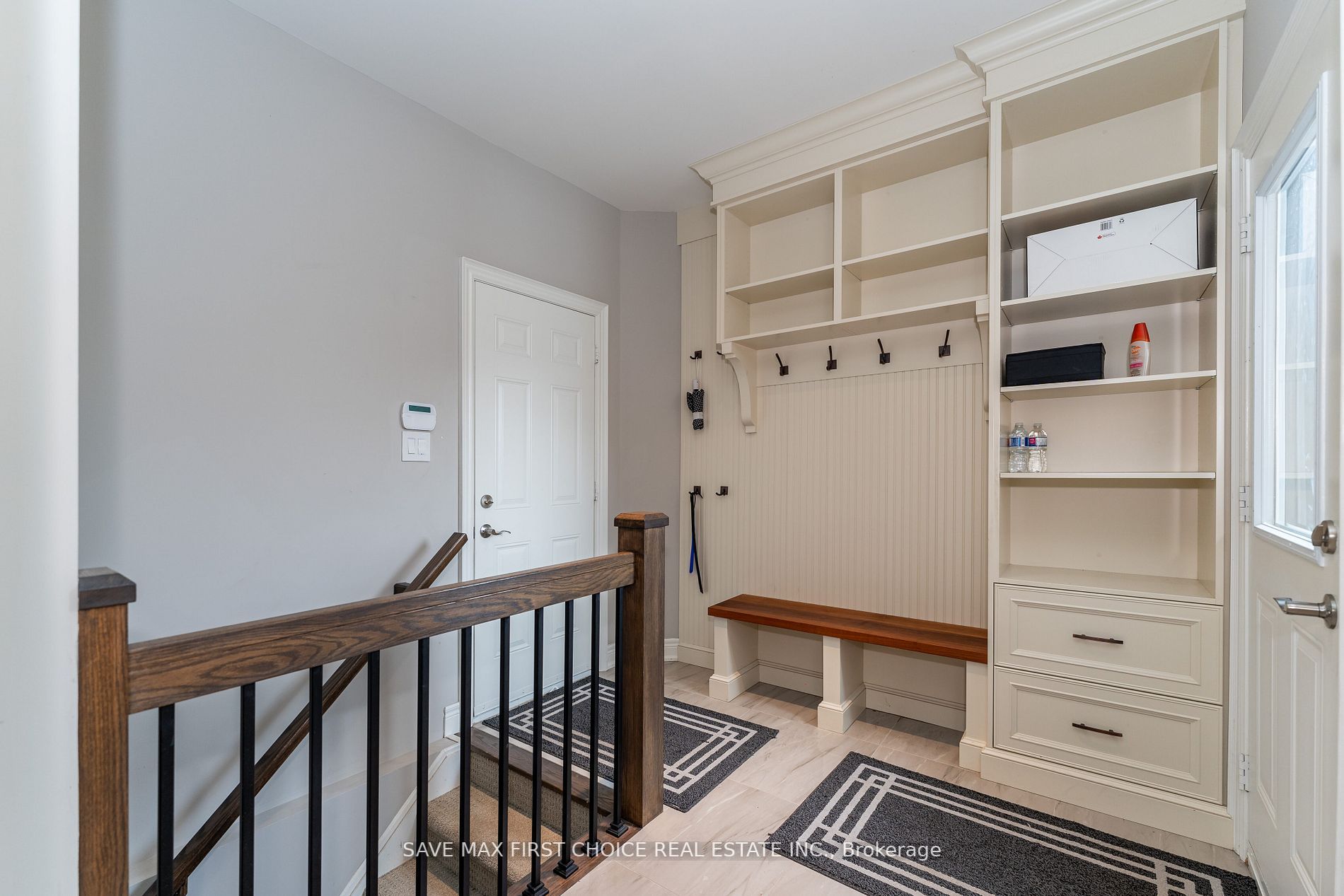 101 Lampman Dr
