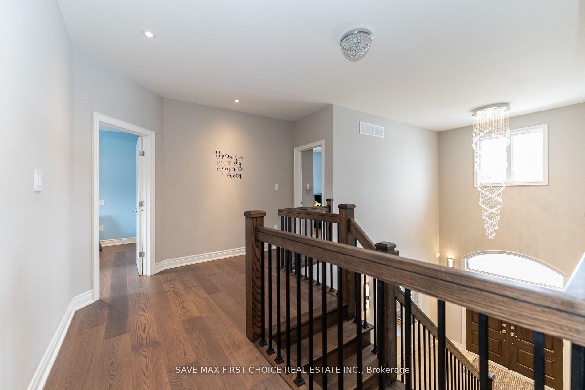 101 Lampman Dr