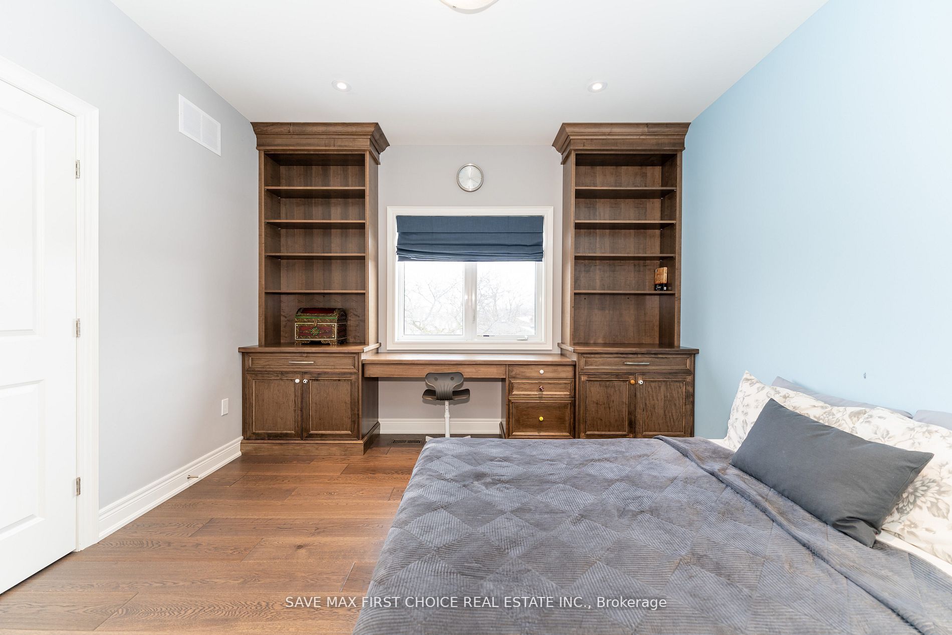 101 Lampman Dr