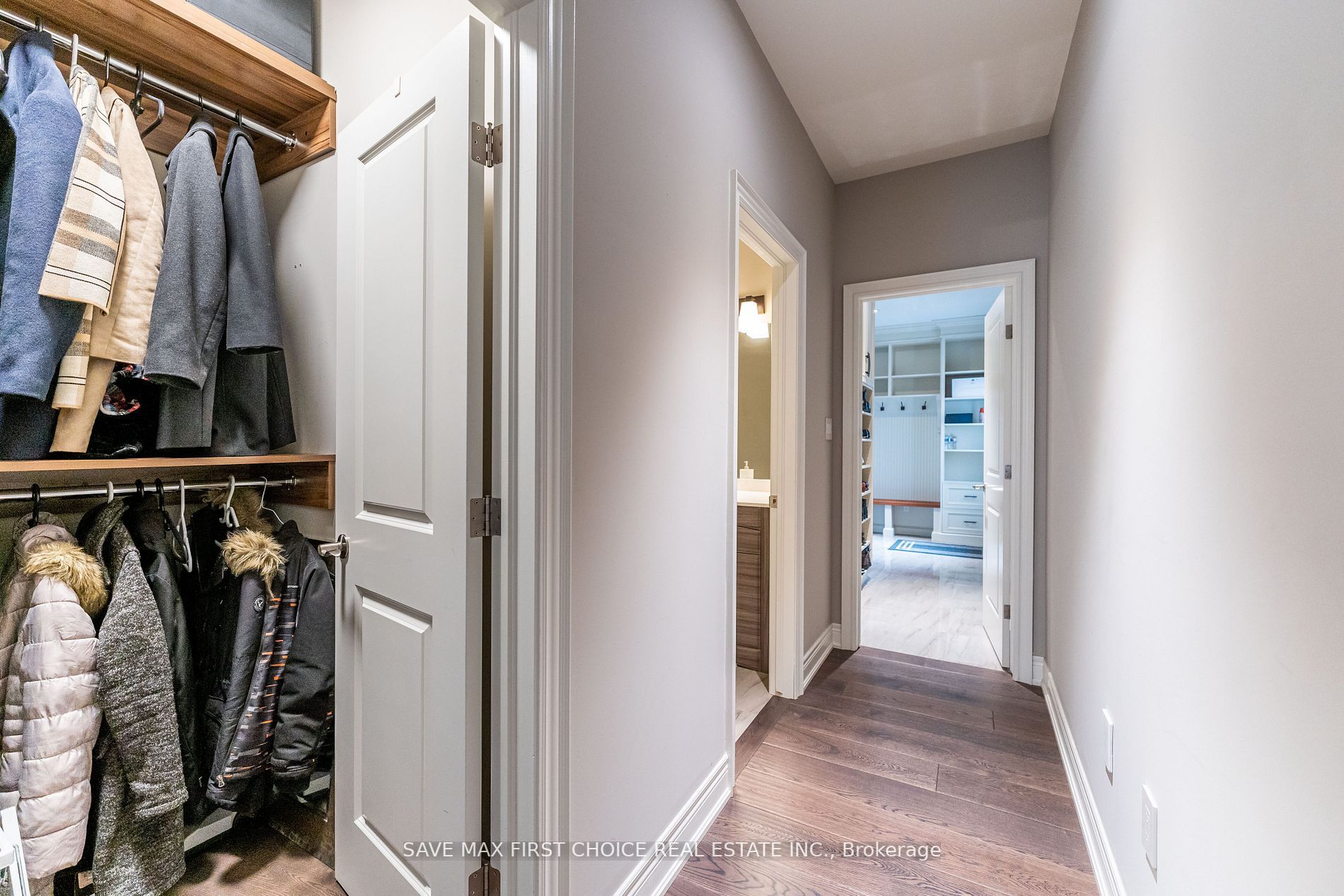 101 Lampman Dr