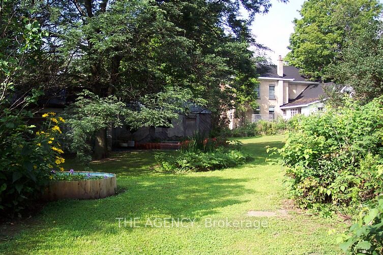 1592 Centre Rd