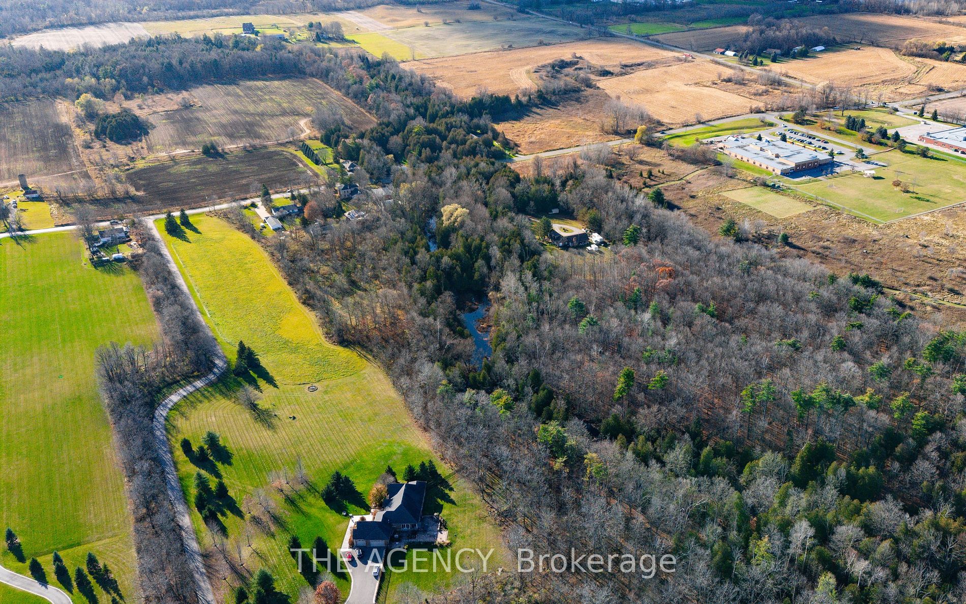 1592 Centre Rd