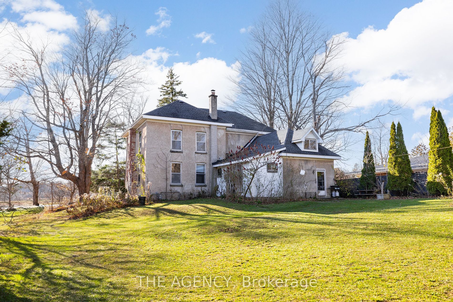 1592 Centre Rd