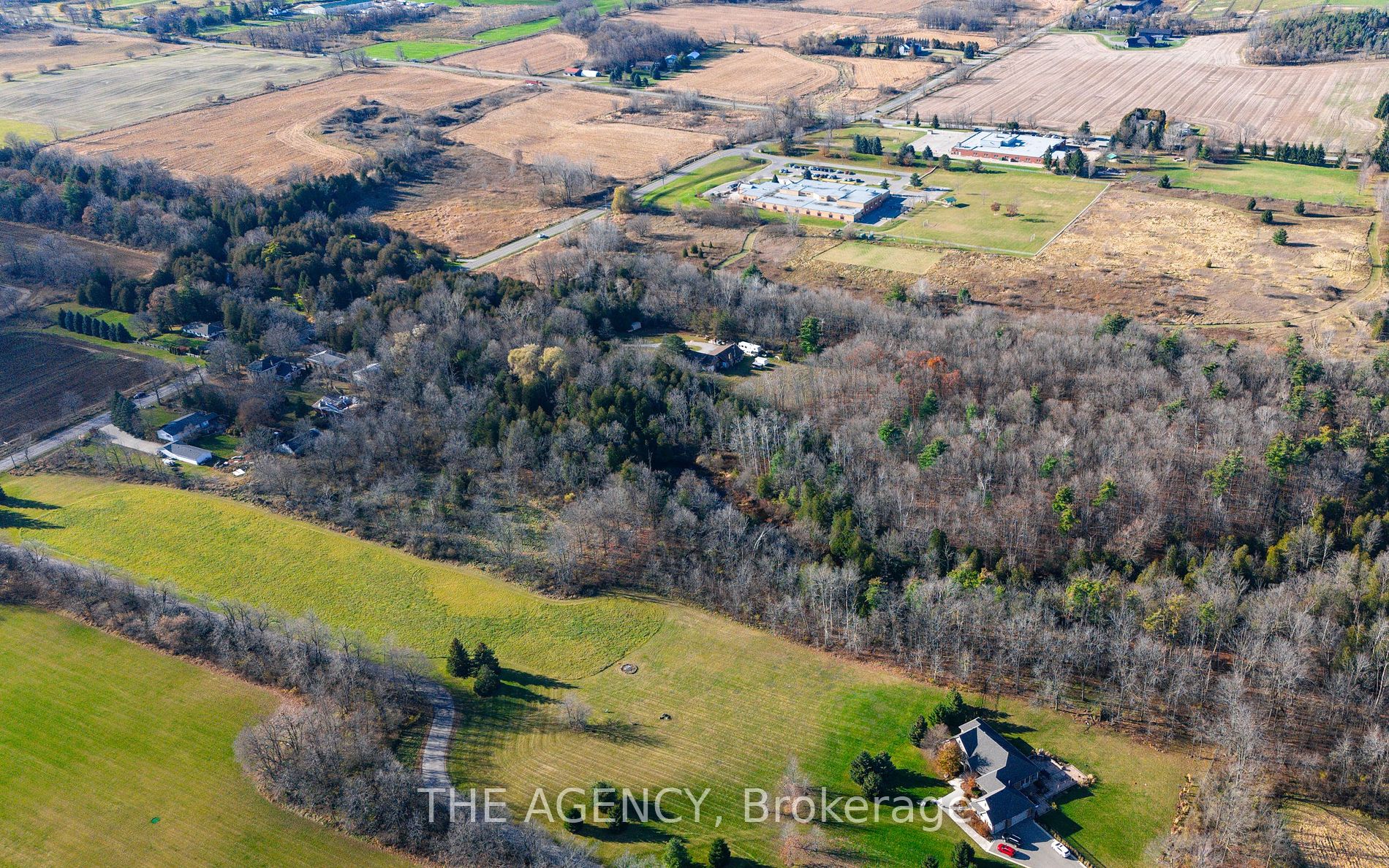 1592 Centre Rd