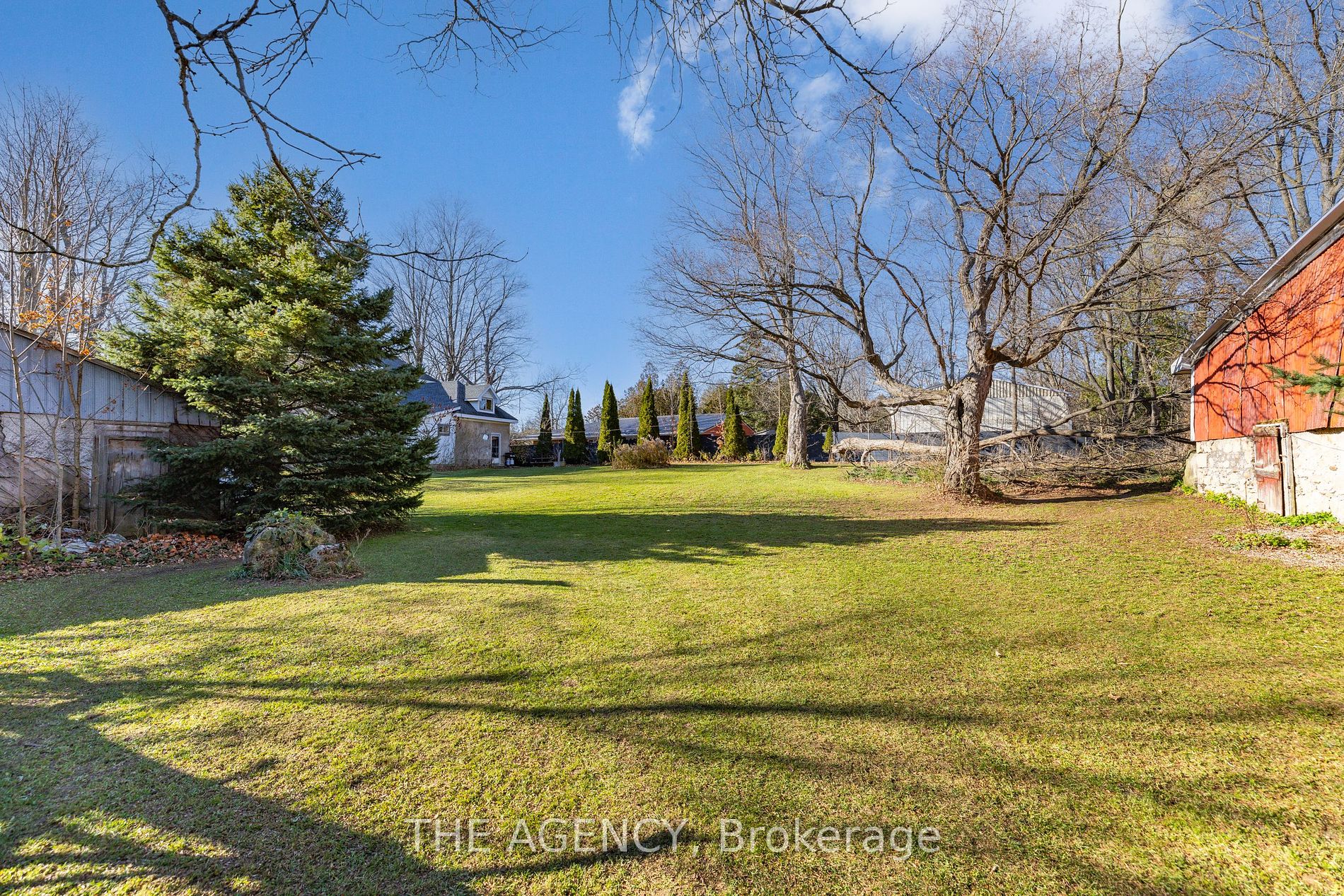 1592 Centre Rd