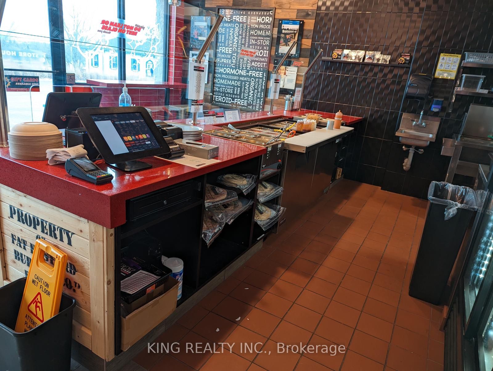 801 Dundas St S, #3