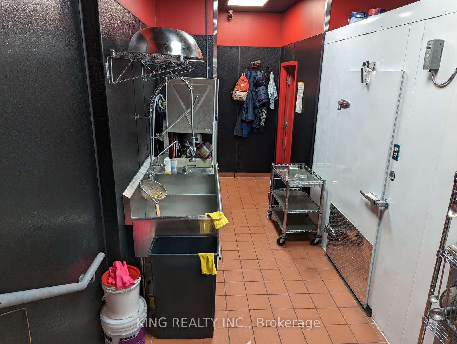 801 Dundas St S, #3