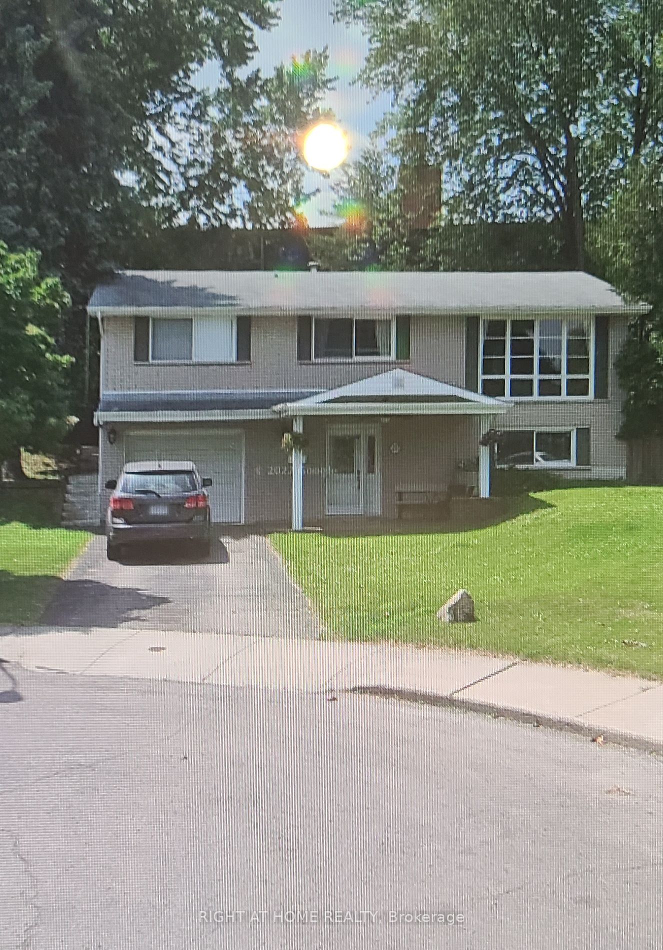 22 Colonial Crt