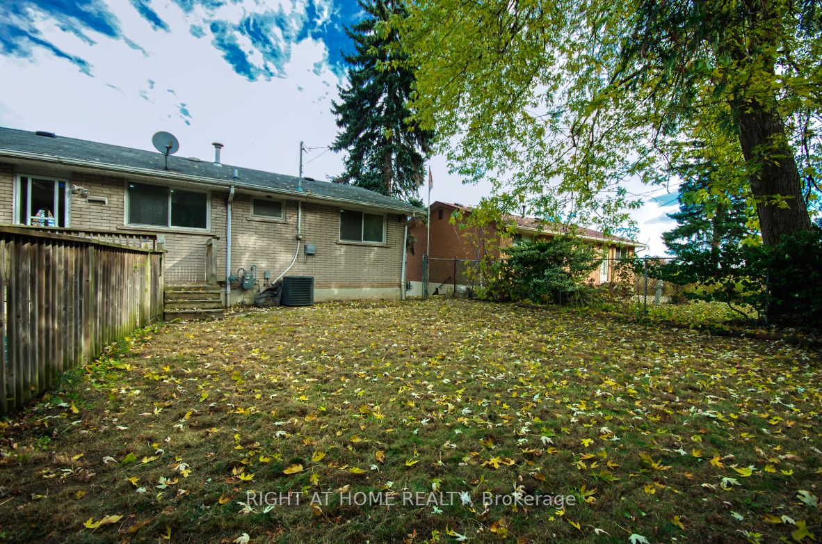 22 Colonial Crt