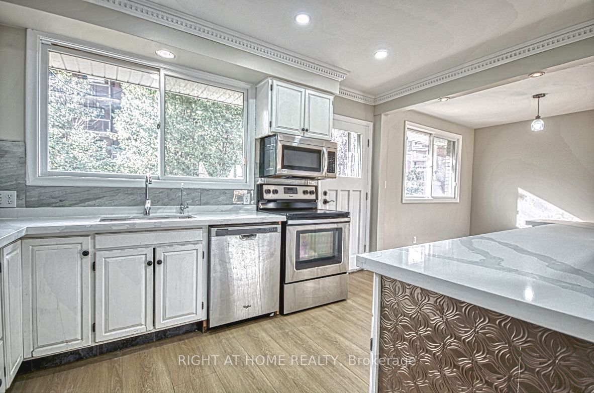 22 Colonial Crt