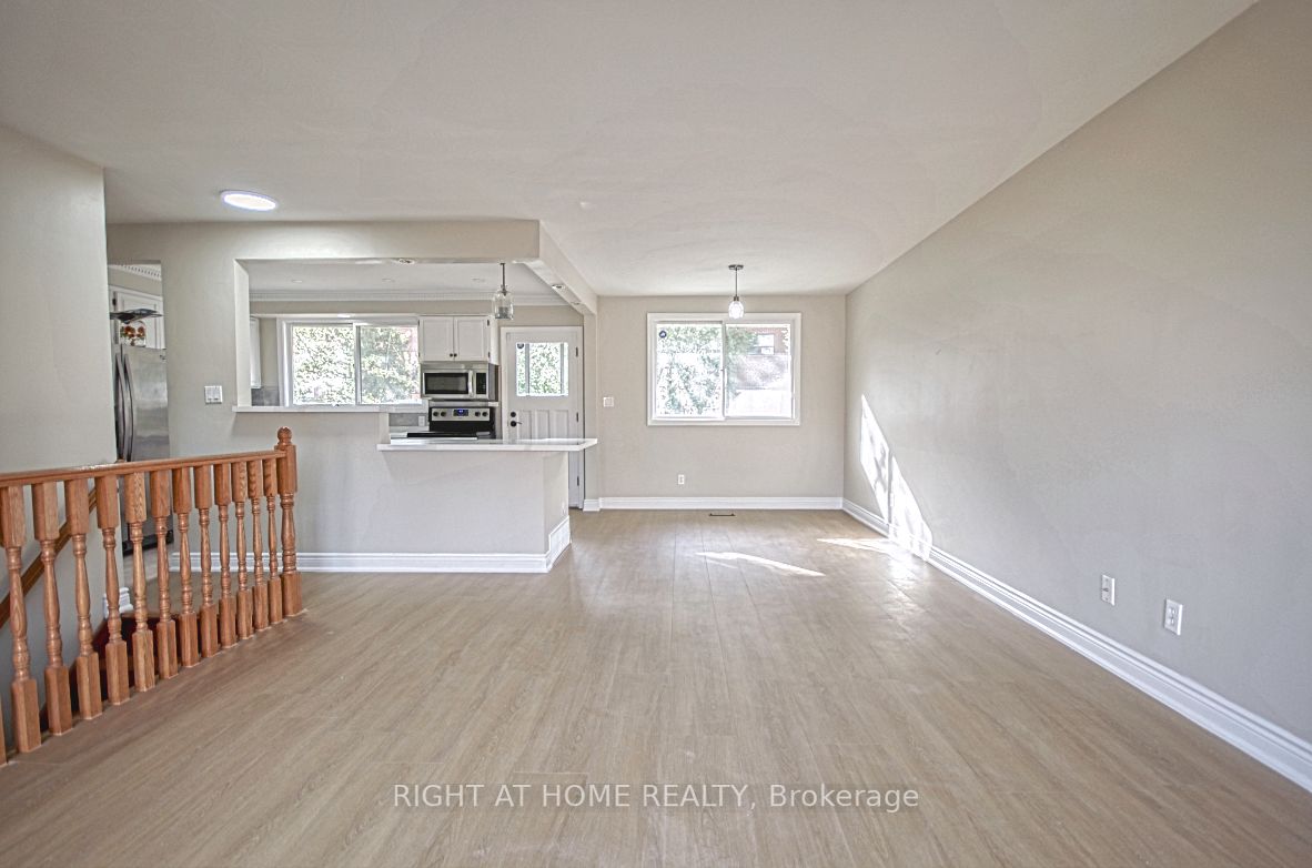 22 Colonial Crt
