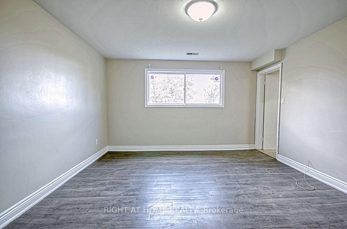 22 Colonial Crt
