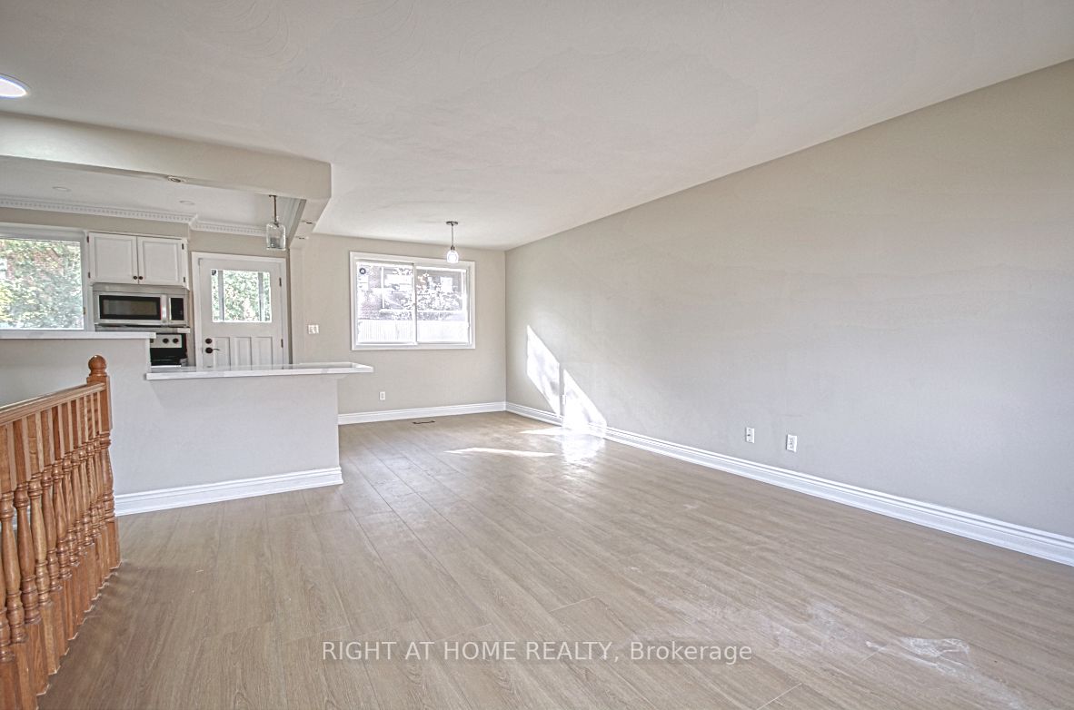 22 Colonial Crt