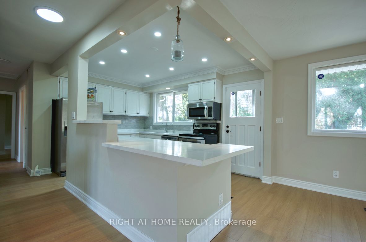 22 Colonial Crt