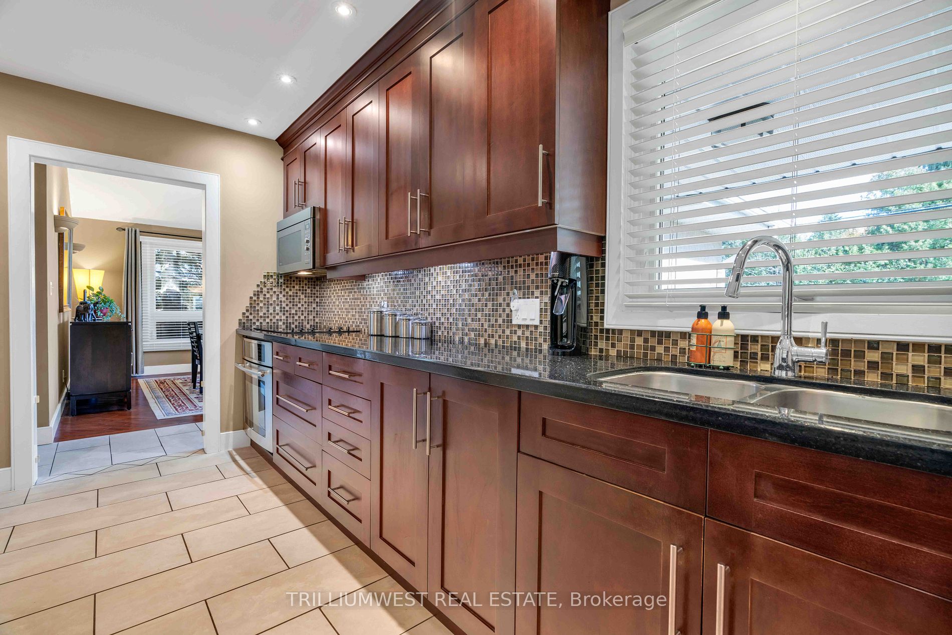 30 Hostein Dr
