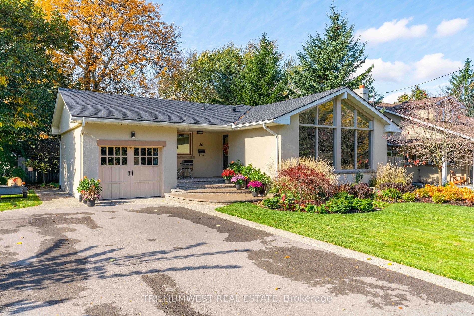 30 Hostein Dr