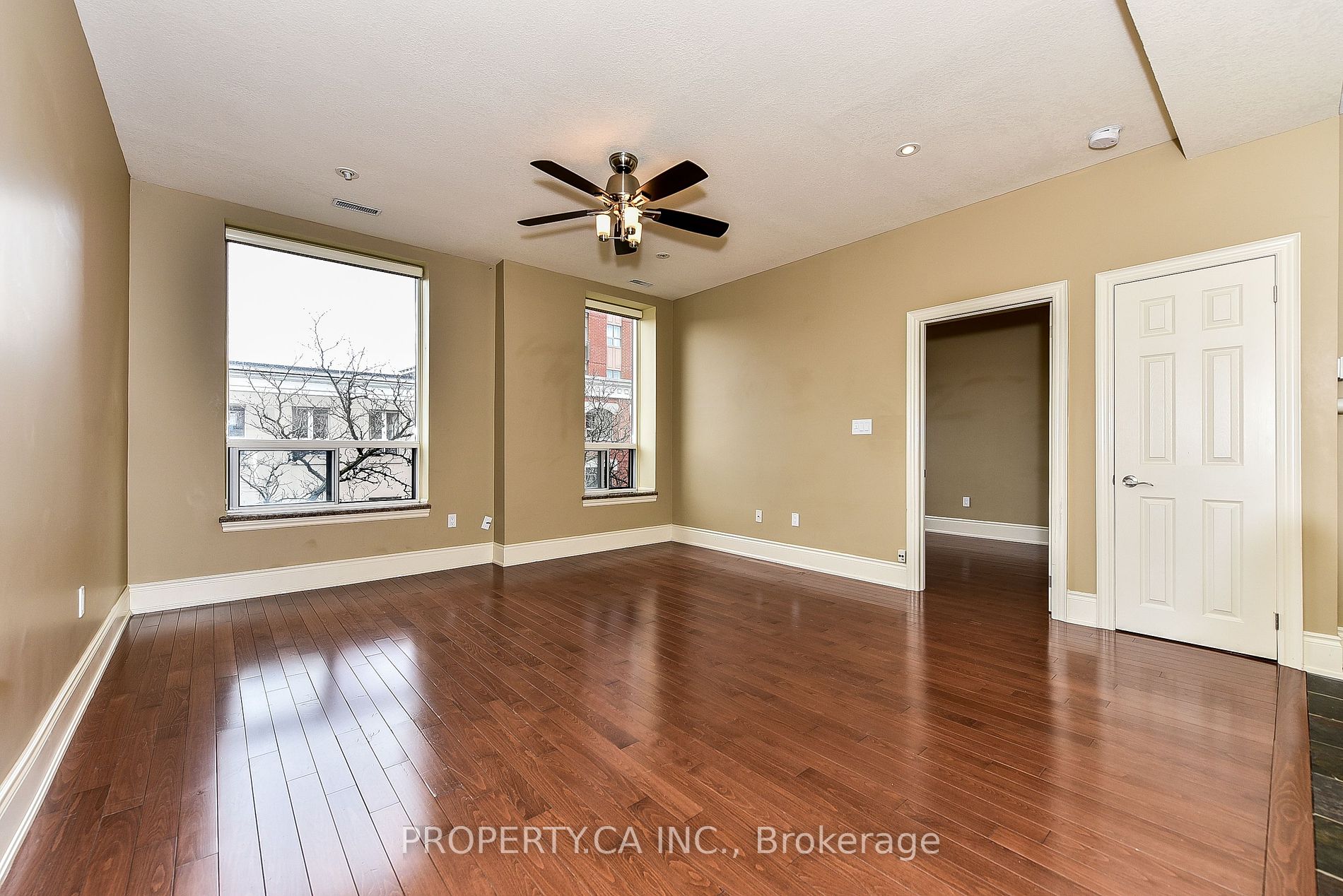 283 King Street E, #302