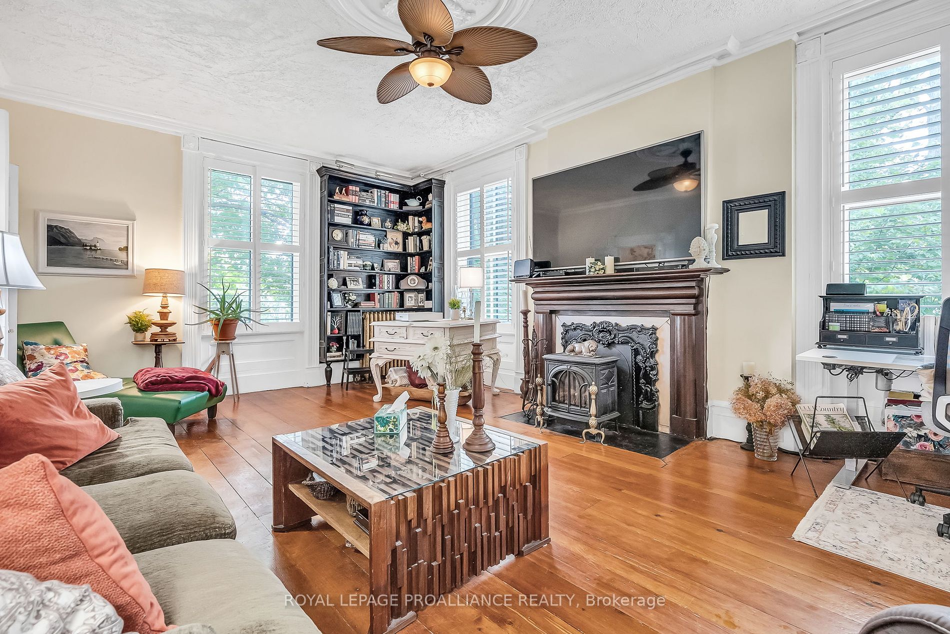 458 William St