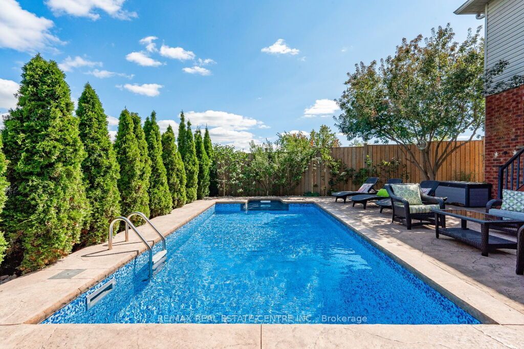 53 Howden Cres