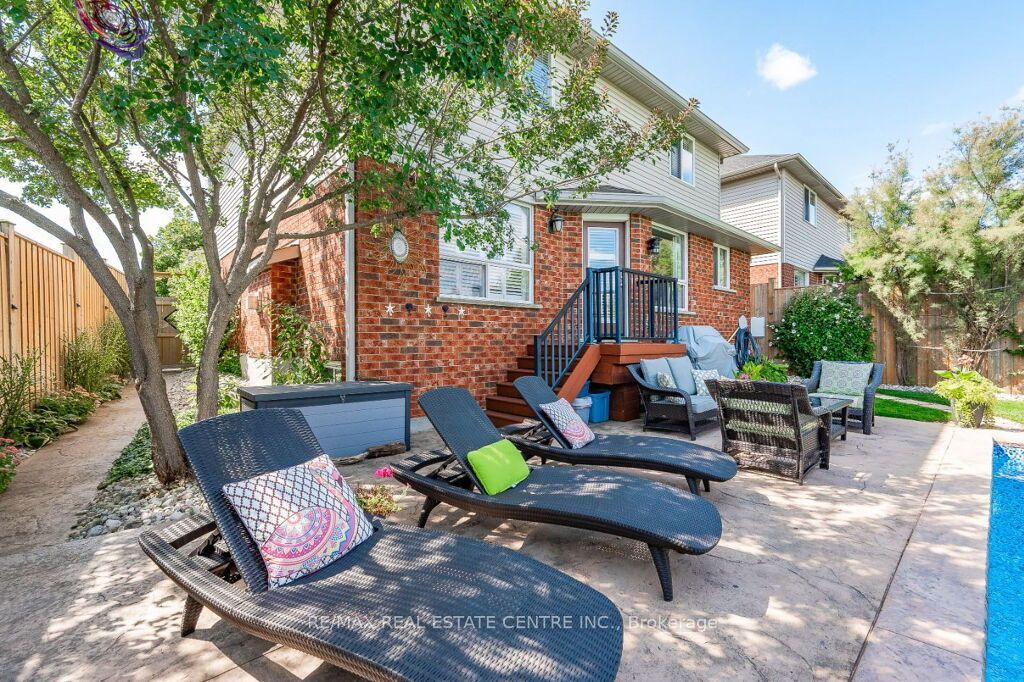 53 Howden Cres