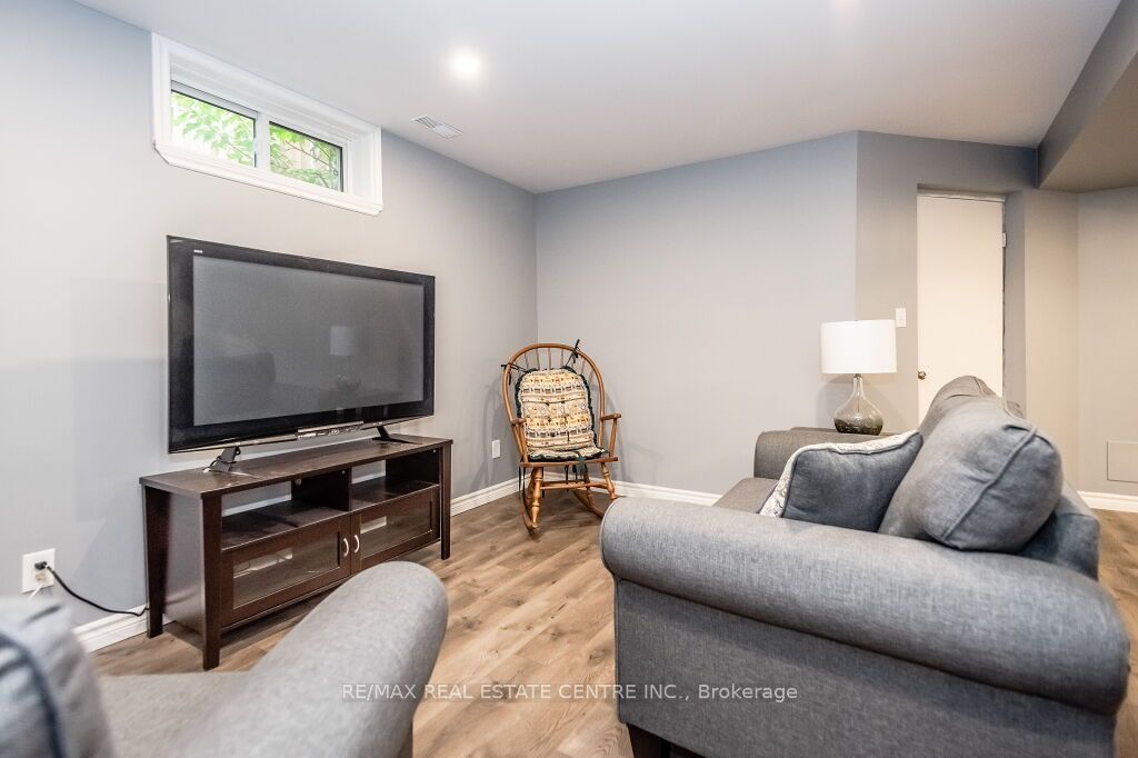 53 Howden Cres