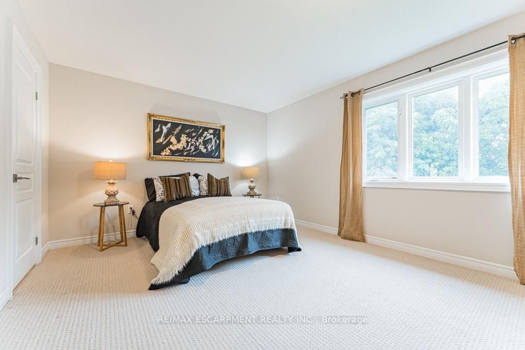 87 Sexton Cres