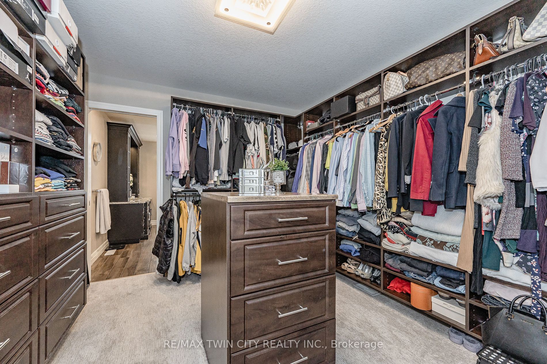 316 Deerfoot Tr
