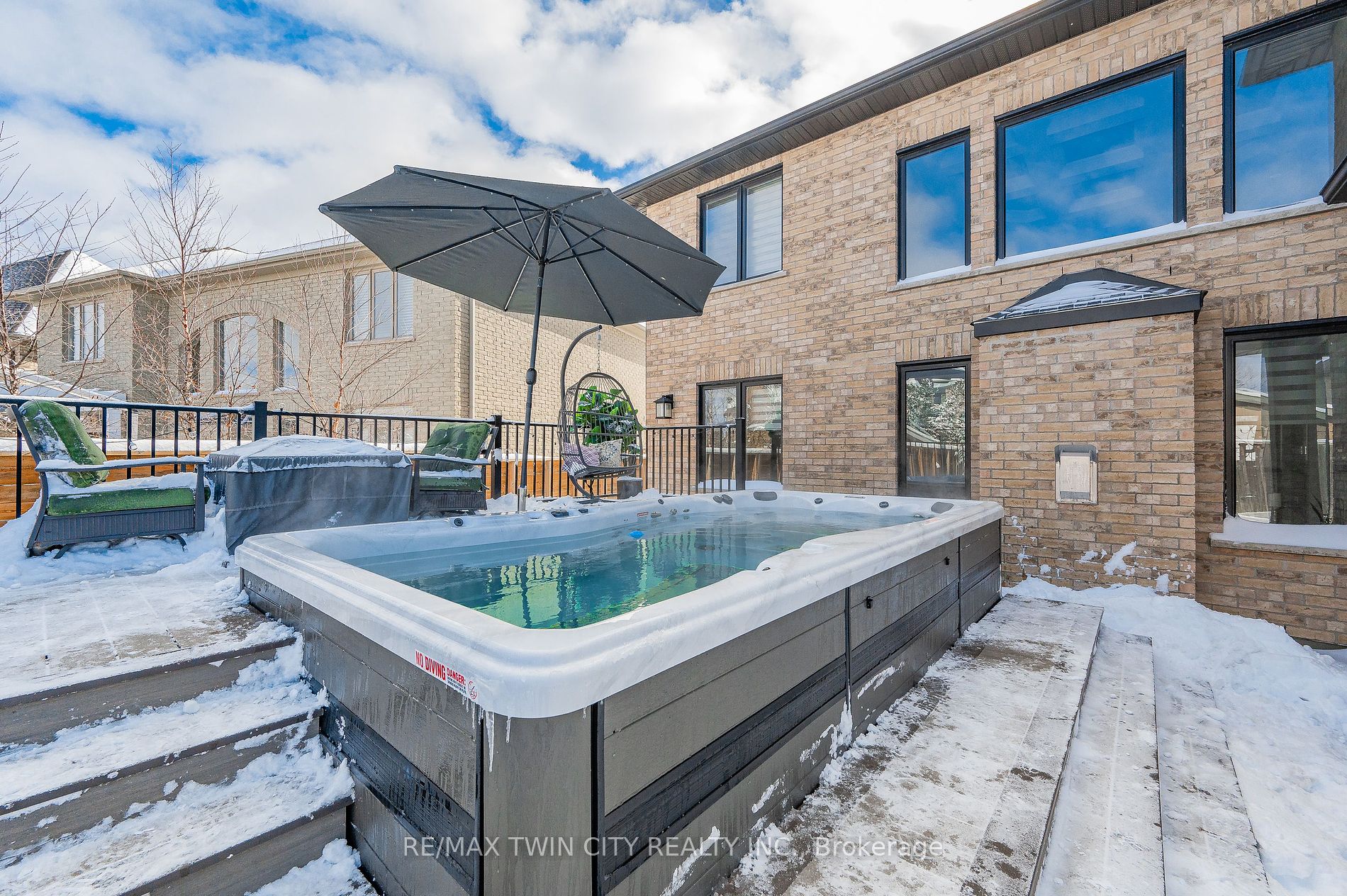316 Deerfoot Tr