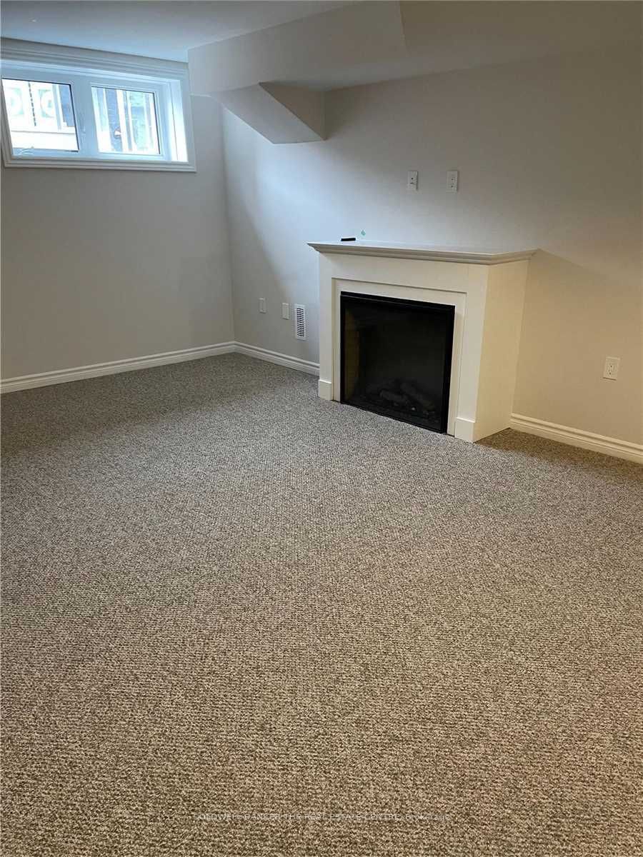17 Lakewood Crescent #19