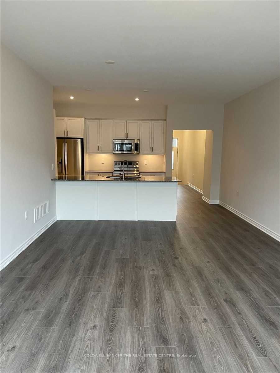 17 Lakewood Crescent #19