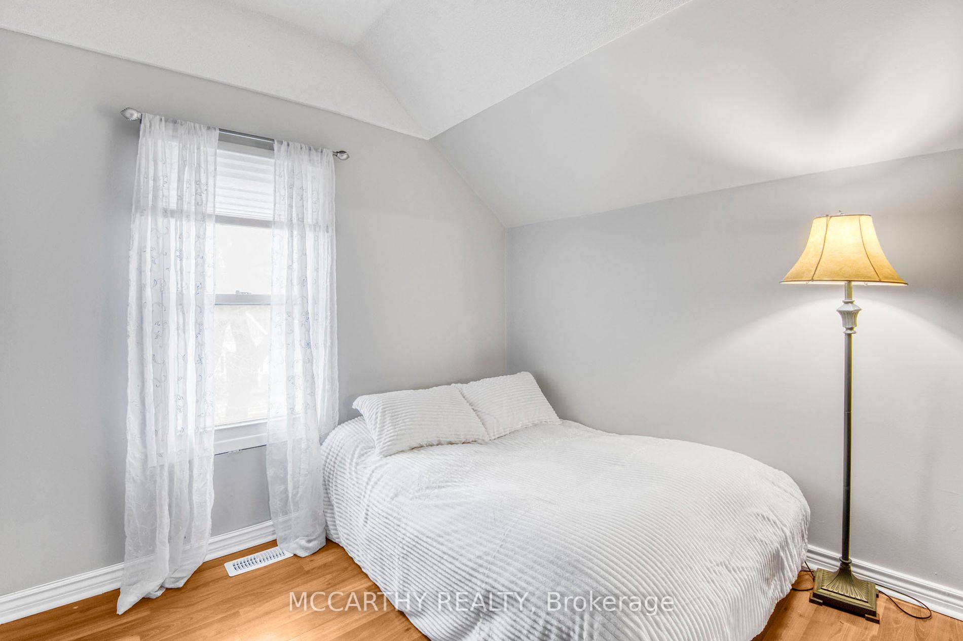 213 Main Street E