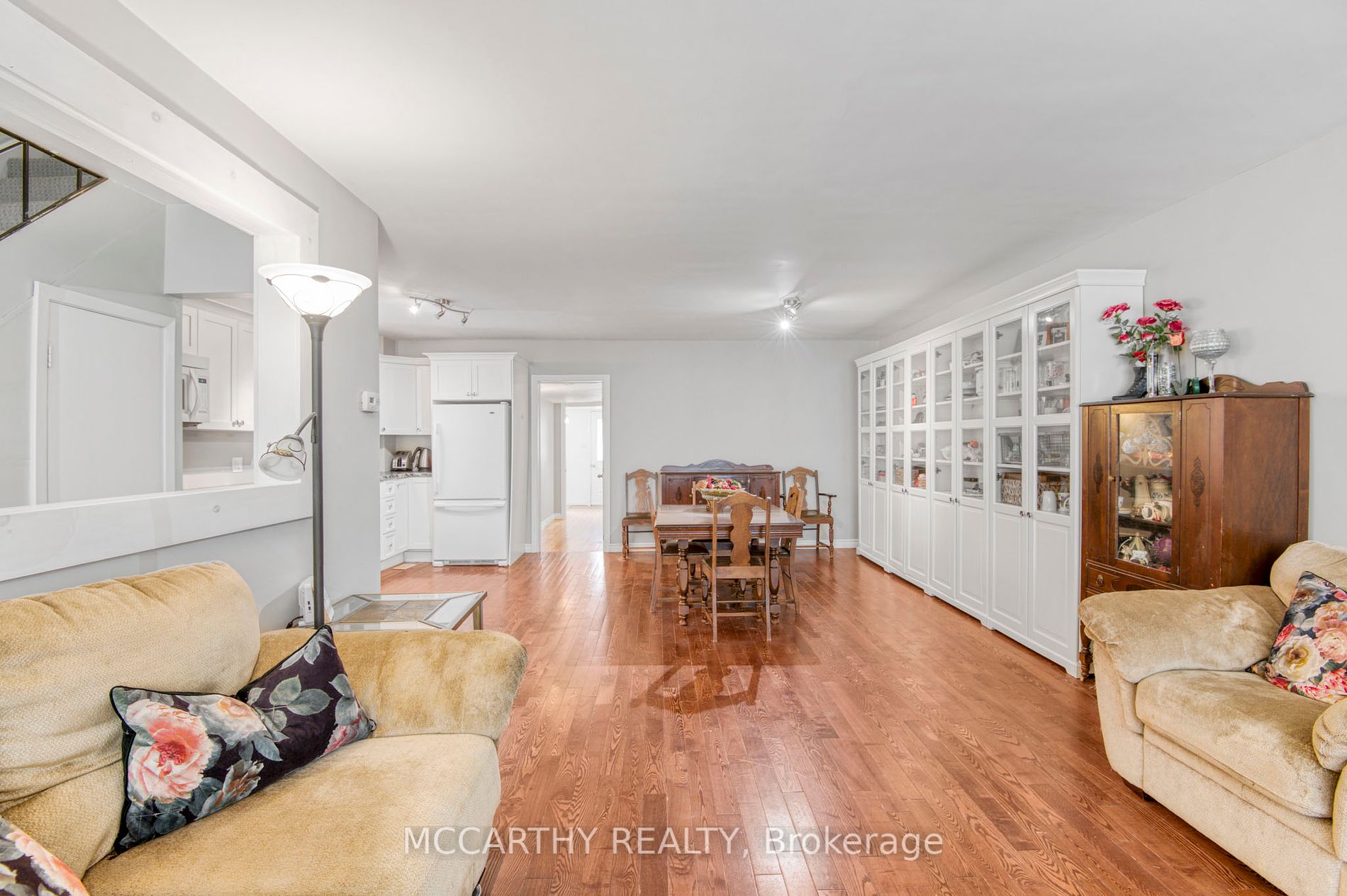 213 Main Street E