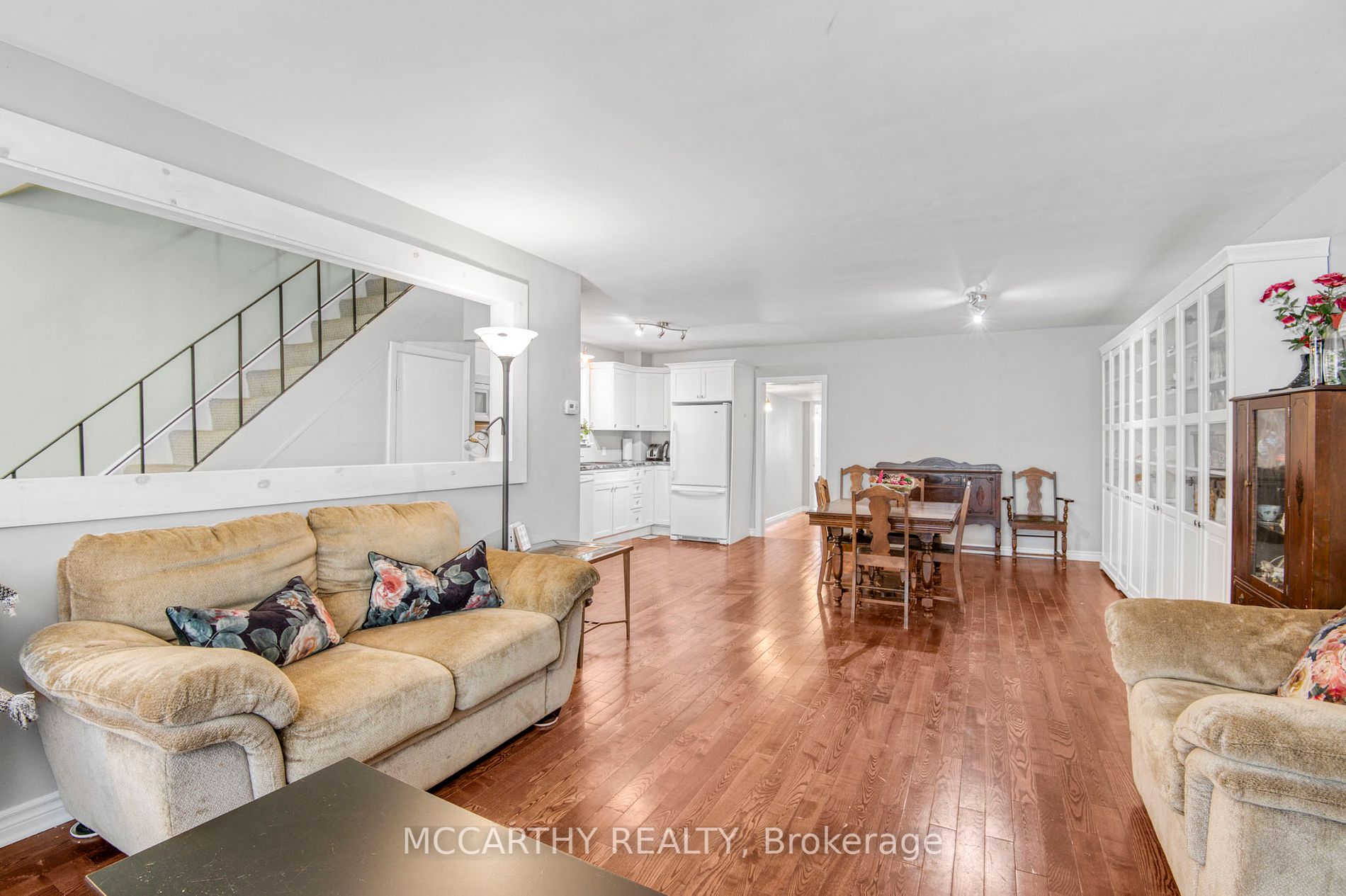213 Main Street E