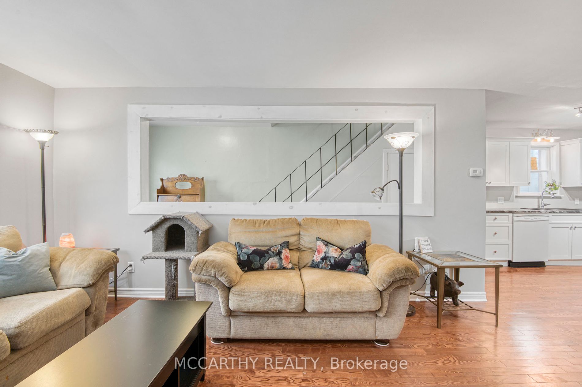 213 Main Street E