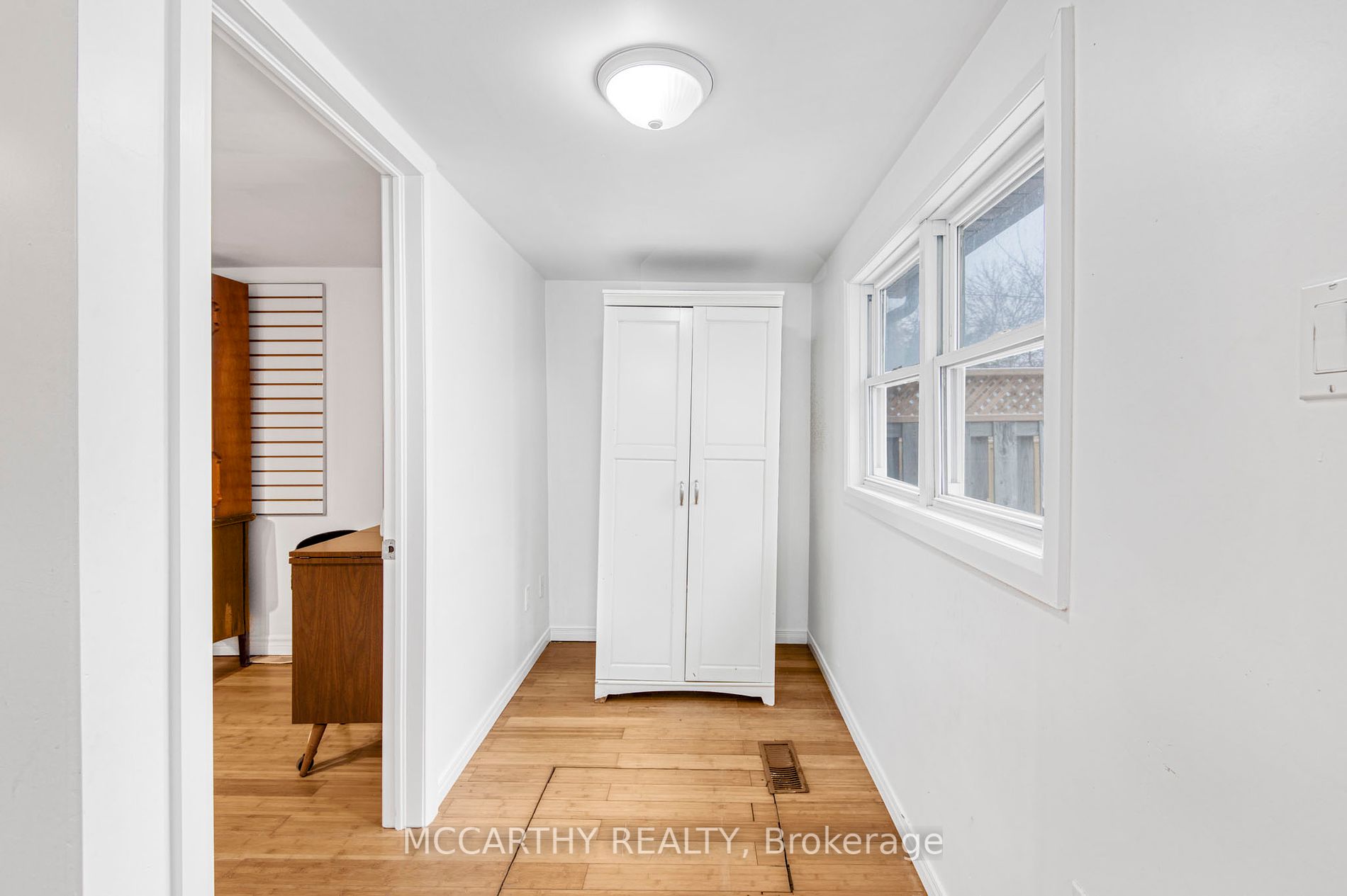 213 Main Street E