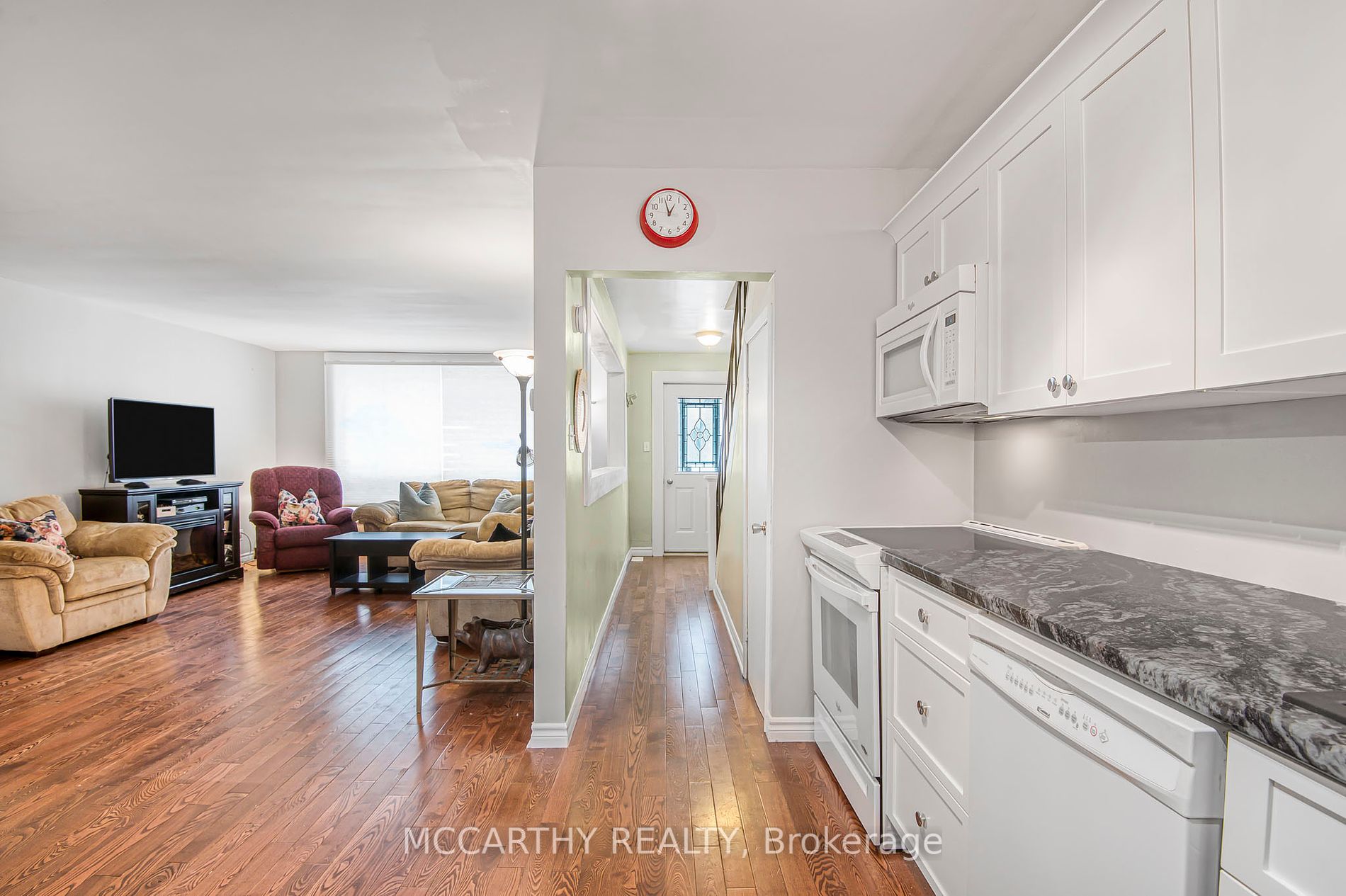 213 Main Street E