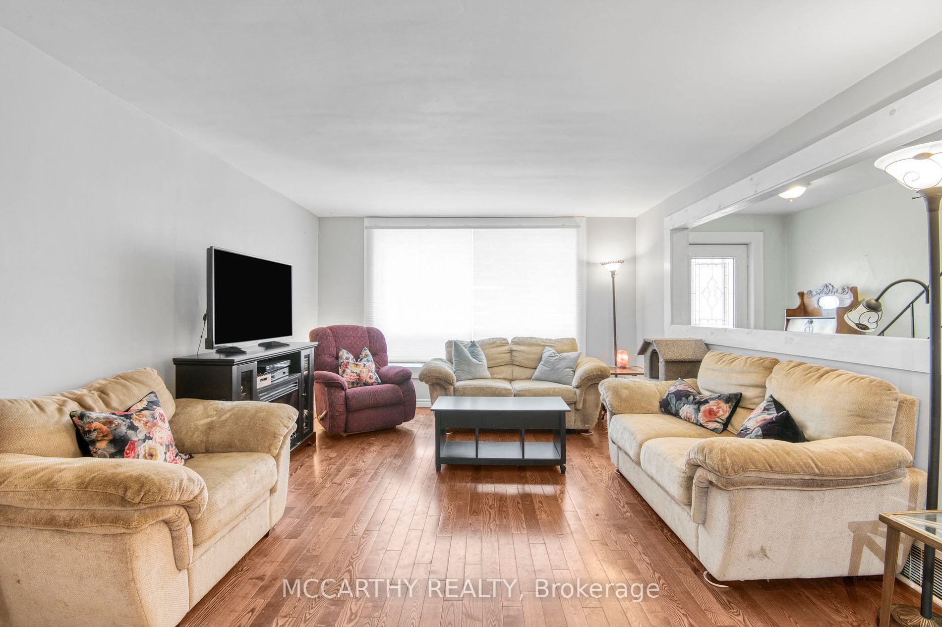 213 Main Street E