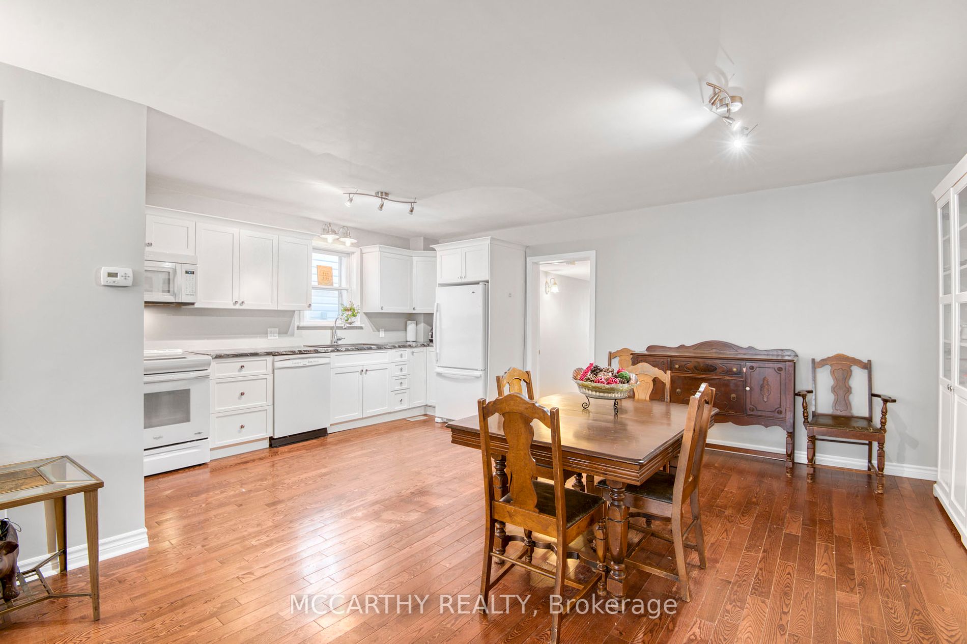 213 Main Street E