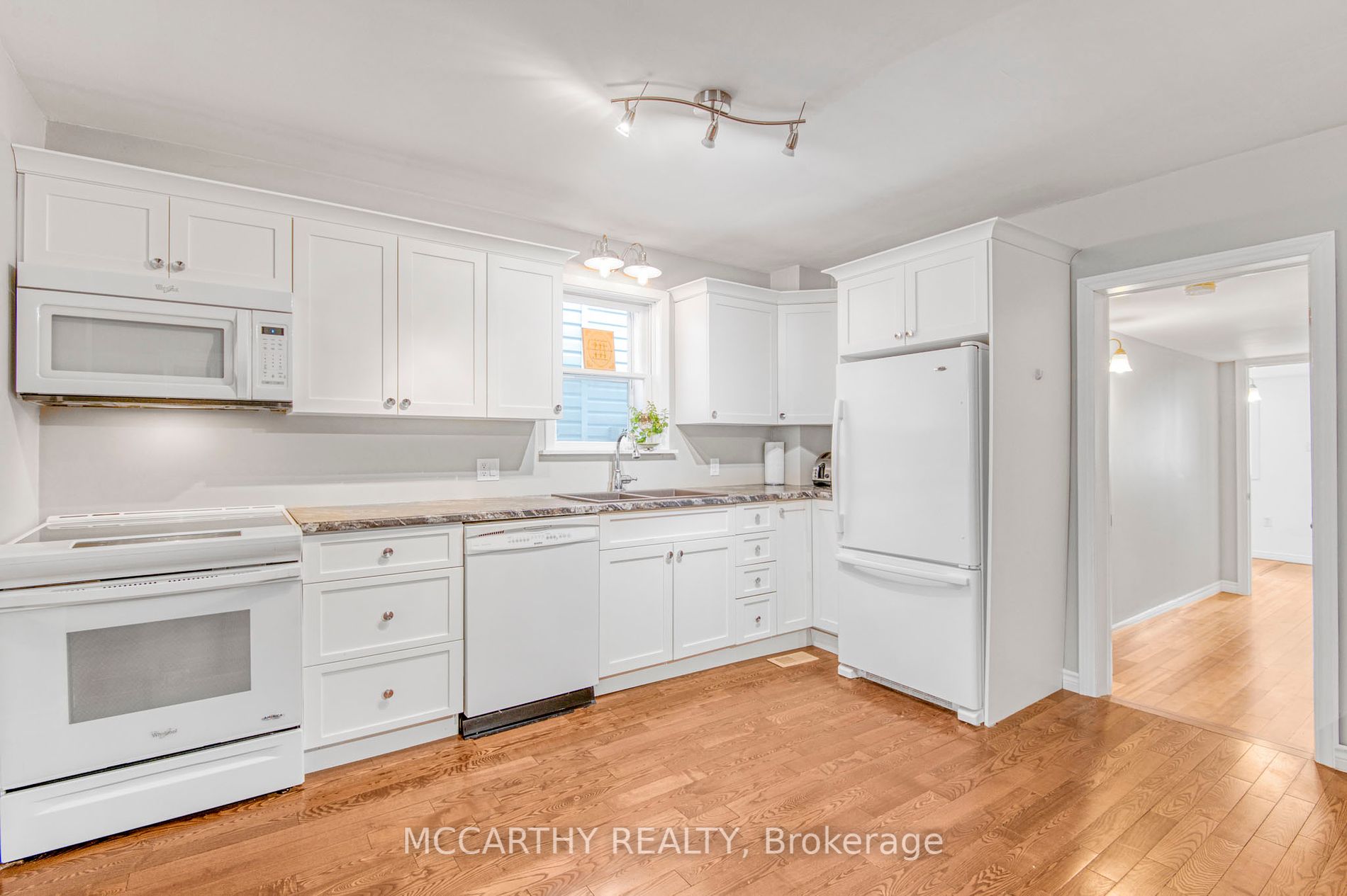 213 Main Street E