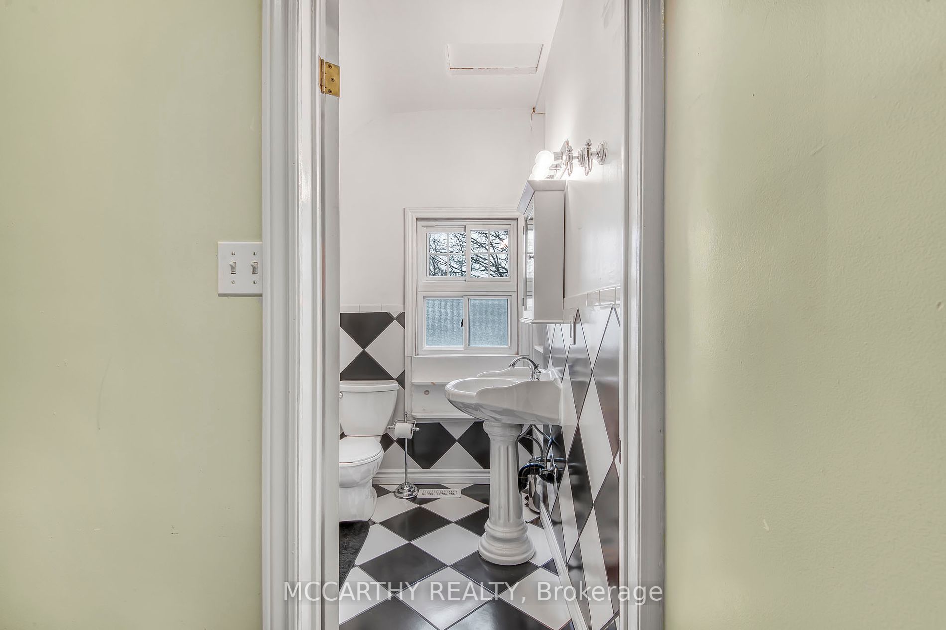 213 Main Street E