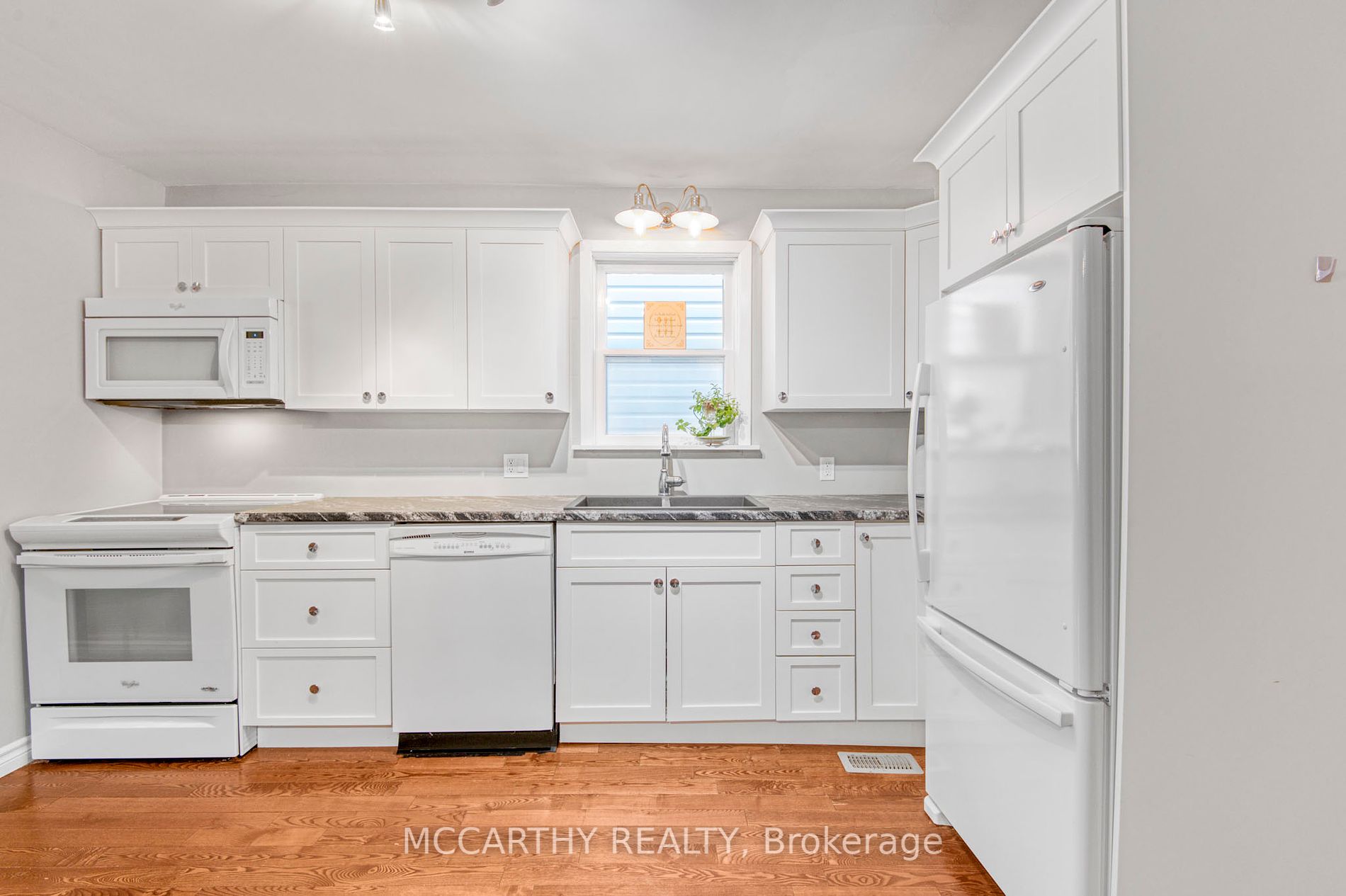 213 Main Street E