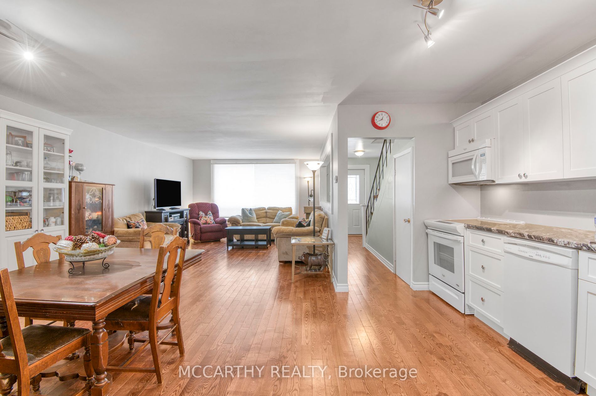 213 Main Street E