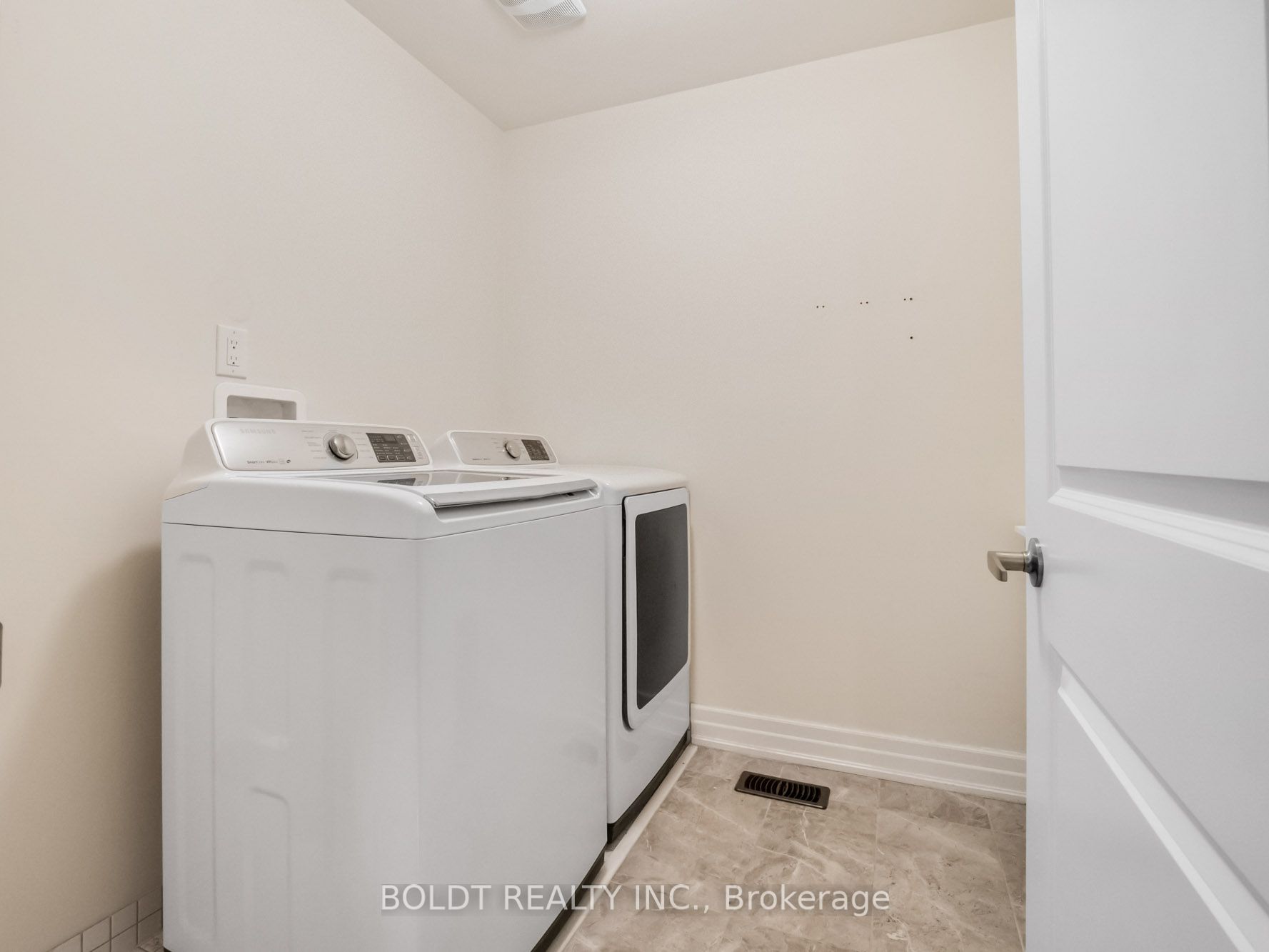 9486 Tallgrass Ave