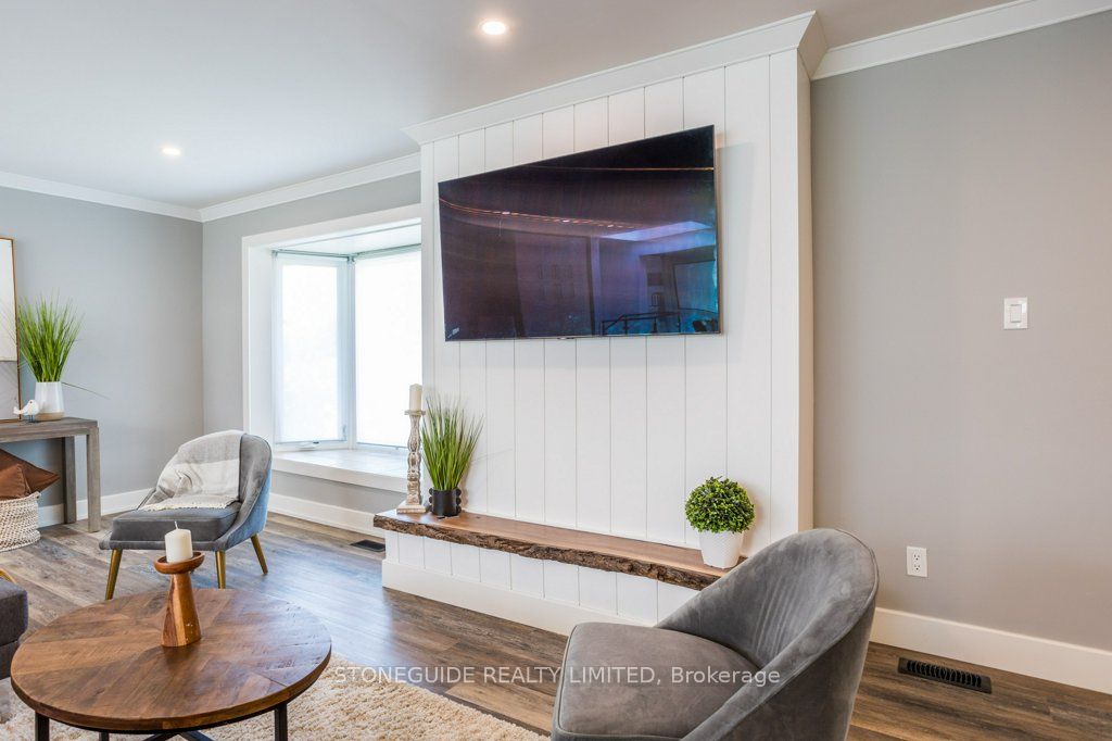 6 Weller Cres